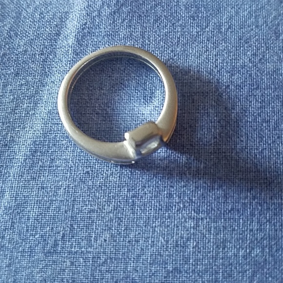 White gold ring with cubic zirconia. - Picture 7 of 8